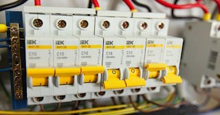 Монтаж УЗО - установка по доступной цене от 362 руб в Елизово от ЭлектроЛзв